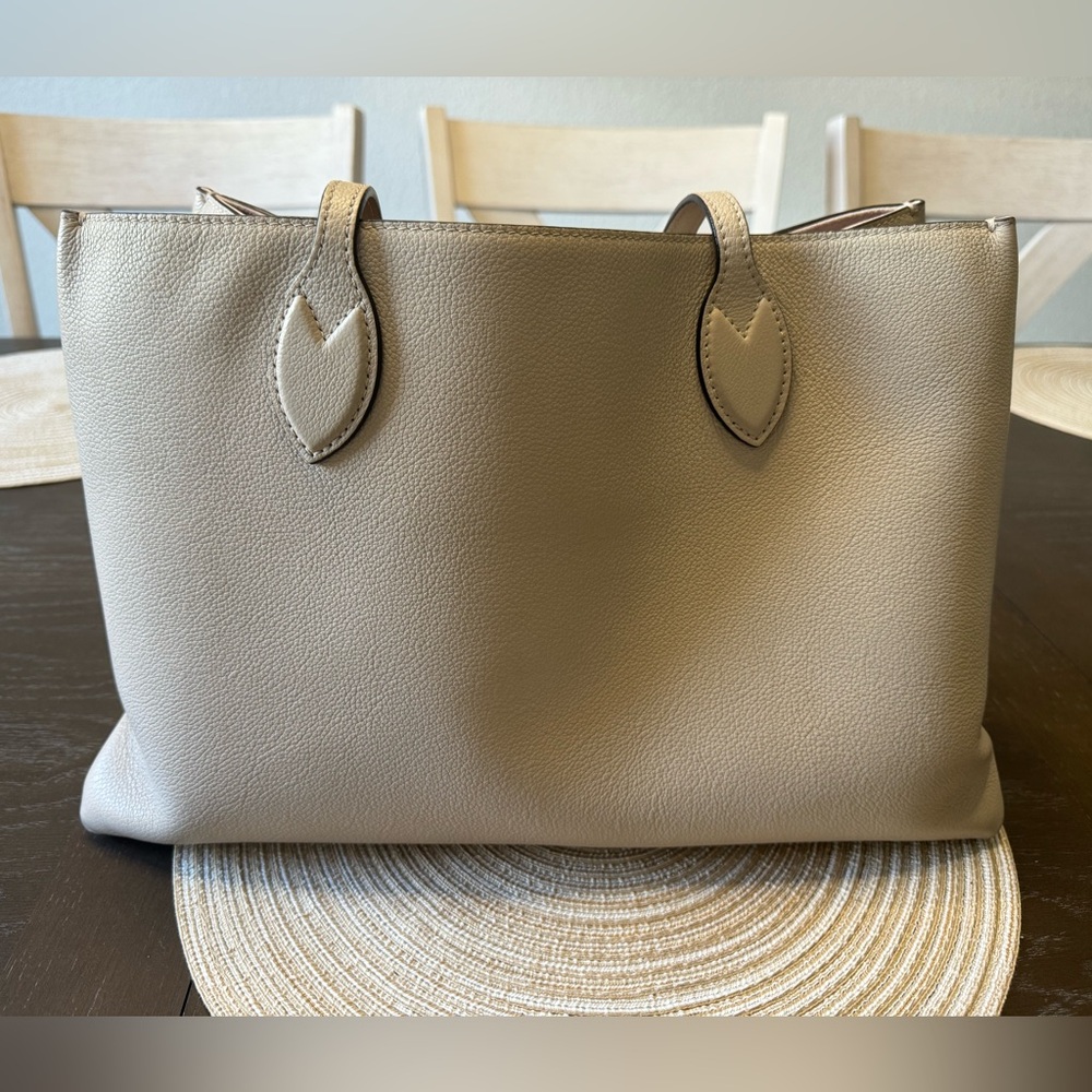 Louis Vuitton - Picture 3 of 8